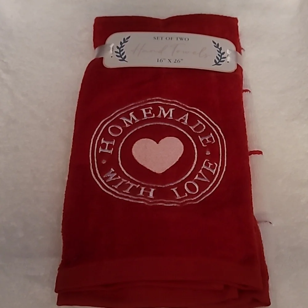 NWT 2 pack Hand Towels